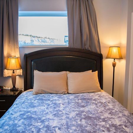 Downtown Whitehorse 4 bedrooms deluxe condo Buitenkant foto