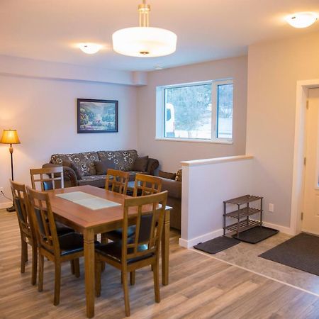 Downtown Whitehorse 4 bedrooms deluxe condo Buitenkant foto