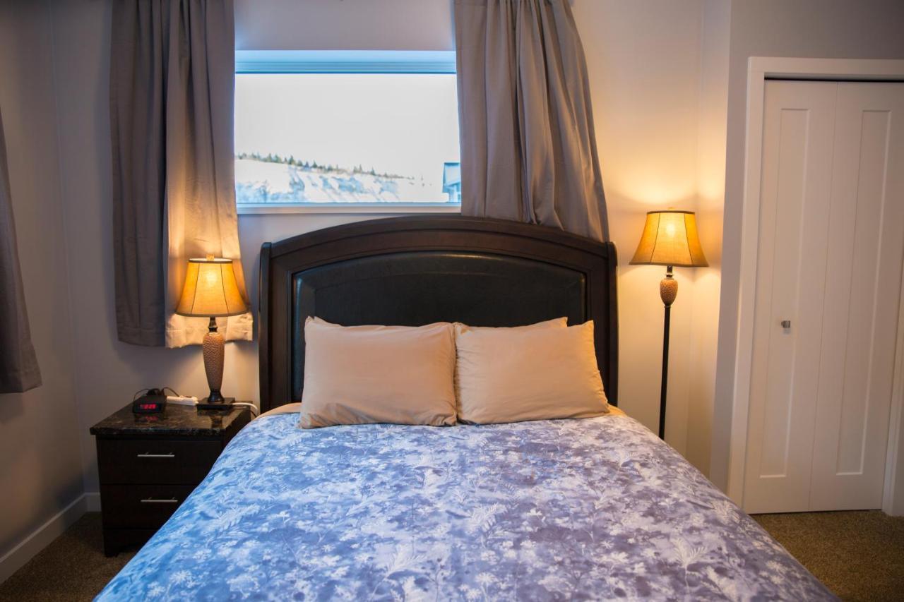 Downtown Whitehorse 4 bedrooms deluxe condo Buitenkant foto