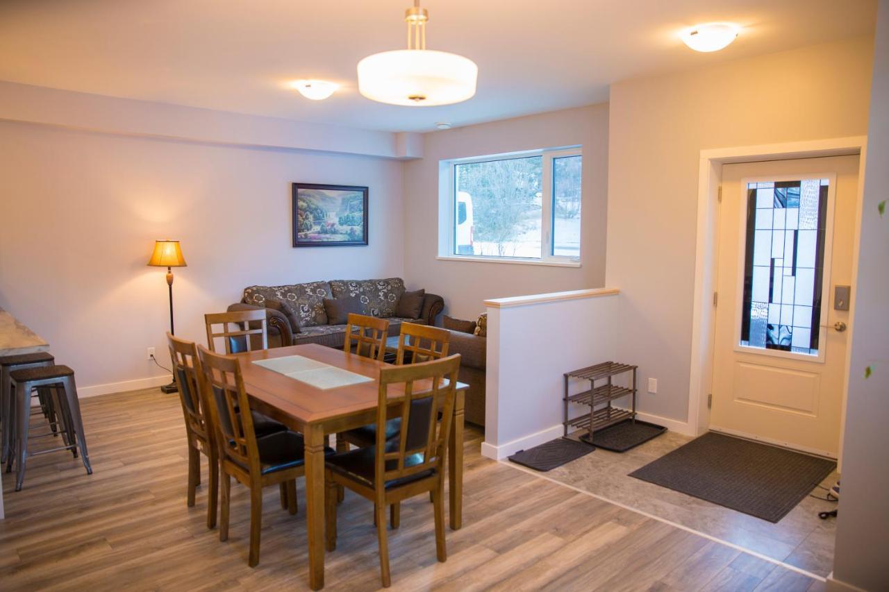 Downtown Whitehorse 4 bedrooms deluxe condo Buitenkant foto
