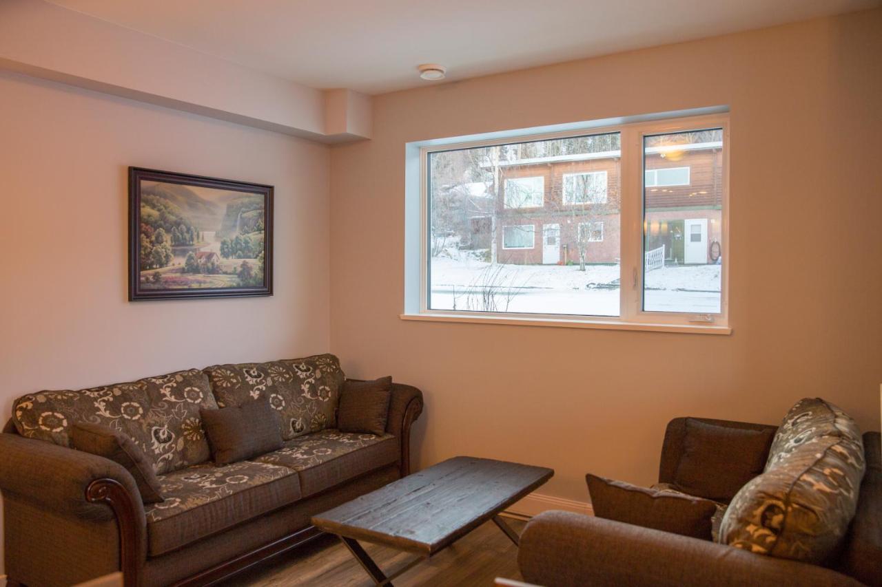 Downtown Whitehorse 4 bedrooms deluxe condo Buitenkant foto